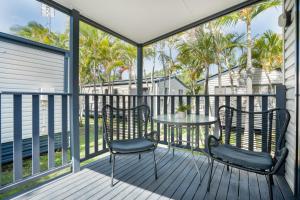 Tasman Holiday Parks - Fraser Coast的阳台或露台