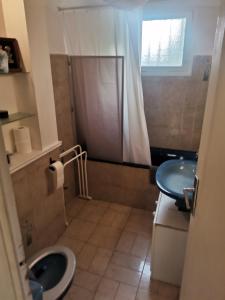 Fotografia z galérie ubytovania Big Ground floor 2 bedrooms flat in a quiet building & neighborghood v destinácii Marseille