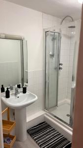 Et badeværelse på Central 1 Bed Flat - Perfect for Short Stays