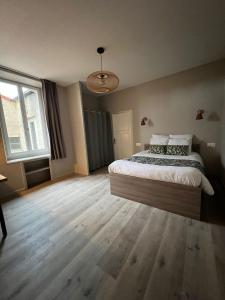 Säng eller sängar i ett rum på LE 139 carcassonne