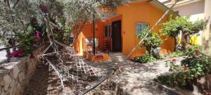 una casa naranja con una valla delante de ella en çileks apart otel, en Fethiye