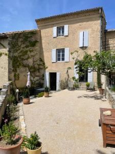 Το κτήριο όπου στεγάζεται  η παραθεριστική κατοικία