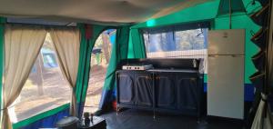 Kuchyň nebo kuchyňský kout v ubytování Camping maeva Escapades Ludo Parc