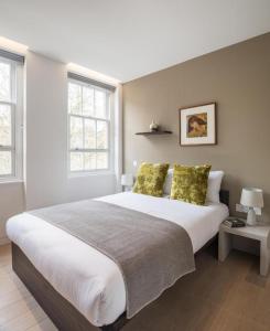 Katil atau katil-katil dalam bilik di Wells Court by Q Apartments