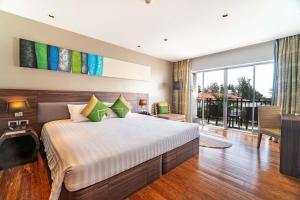 Katil atau katil-katil dalam bilik di Holiday Inn Resort Phuket Karon Beach, an IHG Hotel