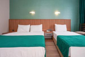 Postel nebo postele na pokoji v ubytování ERGÜN OTEL