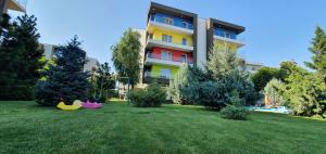 Κήπος έξω από το Airport Residence 3