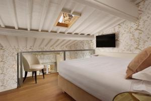 Posteľ alebo postele v izbe v ubytovaní San Firenze Suites & Spa
