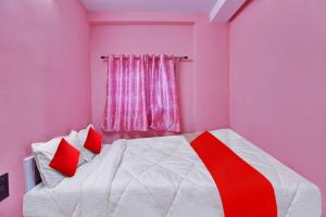 Voodi või voodid majutusasutuse OYO Flagship 80935 Hotel Rm Inn toas