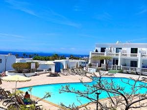 a view of a hotel with a swimming pool at El Pisito Dulce Vista in Tías