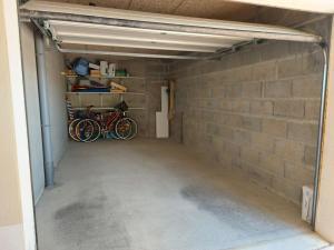 a garage with two bikes parked in a brick wall at La baie de Sion in Saint-Hilaire-de-Riez +6 photos