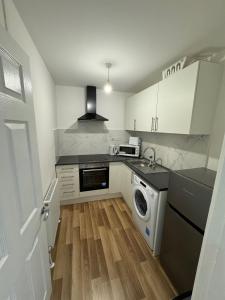 A cozinha ou kitchenette de MK Apartments, City of Manchester, Chorlton