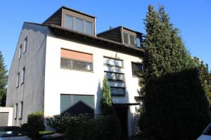 a tall white building with windows on top of it at Zweites Zuhause in Recklinghausen