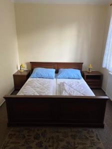 Ένα ή περισσότερα κρεβάτια σε δωμάτιο στο Apartment Okolo Pece