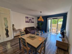 a living room with a table and a couch at Entre Mer et nature in Saint-Aygulf