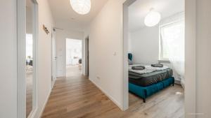 Postel nebo postele na pokoji v ubytování WineDesign Boxspring 8 Pers BASF Nähe Ludwigshafen und Mannheim
