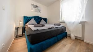 Postel nebo postele na pokoji v ubytování WineDesign Boxspring 8 Pers BASF Nähe Ludwigshafen und Mannheim