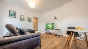 TV a/nebo společenská místnost v ubytování WineDesign Boxspring 8 Pers BASF Nähe Ludwigshafen und Mannheim
