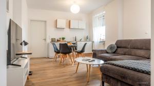 Posezení v ubytování WineDesign Boxspring 8 Pers BASF Nähe Ludwigshafen und Mannheim