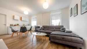 Posezení v ubytování WineDesign Boxspring 8 Pers BASF Nähe Ludwigshafen und Mannheim