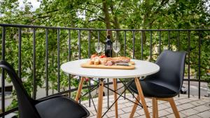 Balkón nebo terasa v ubytování WineDesign Boxspring 8 Pers BASF Nähe Ludwigshafen und Mannheim