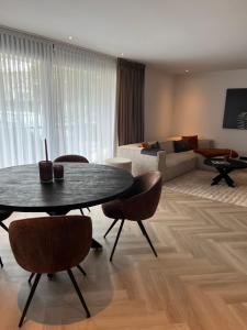 a living room with a table and chairs and a couch at Boulevard 3F in Arnhem