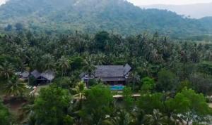 an aerial view of a house surrounded by palm trees at Nanai Resort Salakphet in Ko Chang