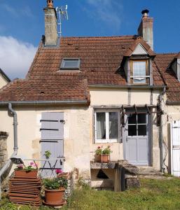 Κήπος έξω από το L'Atelier de Pierre 1-Bed Cottage in Pousseaux