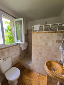 Koupelna v ubytování Auberge les Aromes + 37 fotografií
