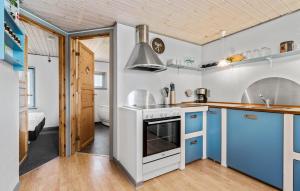 Kuchyň nebo kuchyňský kout v ubytování Holiday Home Bjerregårdsvej X