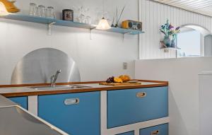 Kuchyň nebo kuchyňský kout v ubytování Holiday Home Bjerregårdsvej X