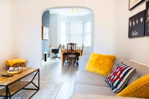 a living room with a couch and a table at 4 Bedrooms Spacious House With 2 Bathrooms Free Parking - sleeps up to 10 guests in Liverpool