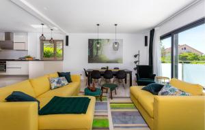 Gallery image of Awesome Home In Njivice in Njivice