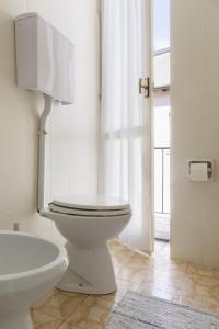 a bathroom with a toilet and a sink at Casa Dolce Casa - Centro Storico in Como