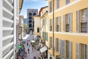 a street in the city with people walking down the street at Casa Dolce Casa - Centro Storico in Como