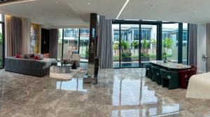 Χώρος καθιστικού στο LUXURY VILLA WITH 6 BEDROOMs