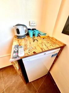 a counter top with a telephone and cups on it at MT Nuevos Apartamentos y Suites con baño privado in Mataró