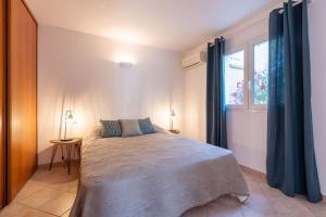 Giường trong phòng chung tại Standard 2ch vue mer - Ile Rousse