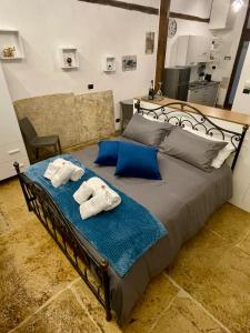 a bedroom with a bed with towels on it at La perla casa vacanze in Barletta