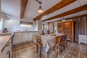 Η κουζίνα ή μικρή κουζίνα στο Ty Forn - Maison à 10min des plages +7 φωτογραφίες