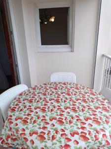 a table with a flowered blanket on top of it at les sables d'or grau du roi in Le Grau-du-Roi
