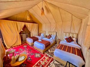 Ένα ή περισσότερα κρεβάτια σε δωμάτιο στο Fabulous Luxury Camp & Activities