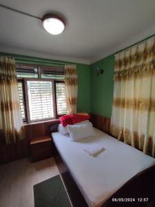Llit o llits en una habitació de Hotel Mount Paradise