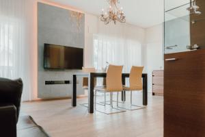 a dining room with a table and chairs at Residence Hotel Alpinum in Campo Tures