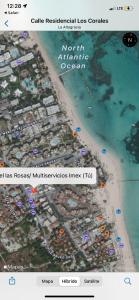 Captura de pantalla de un sitio web con un mapa de una playa en Hostal Las Rosas de Punta Cana en Punta Cana