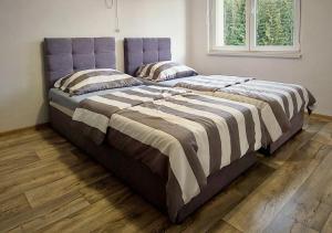 Postel nebo postele na pokoji v ubytování Apartmánek Jizerské hory