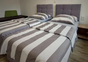 Postel nebo postele na pokoji v ubytování Apartmánek Jizerské hory