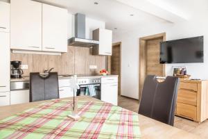 a kitchen and dining room with a table and chairs at Ferienwohnung Angerlgut in Sankt Koloman