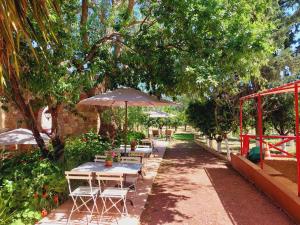 A garden outside BELLA CISTERNA
