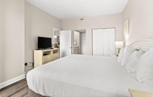 Ein Bett oder Betten in einem Zimmer der Unterkunft SunDestin Resort Unit 0112